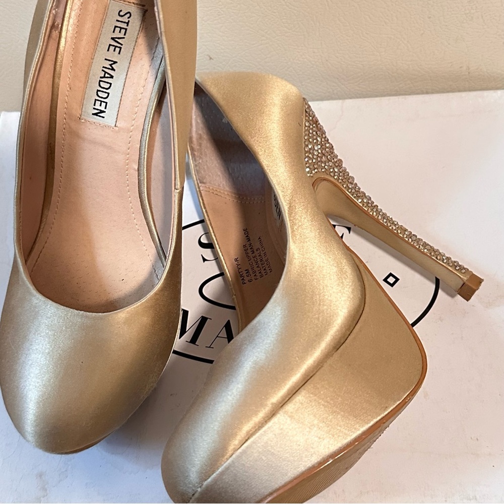 Steve Madden Rare 2011 Shimmering Nude Satin Rhinestone stiletto pumps - Picture 7 of 14